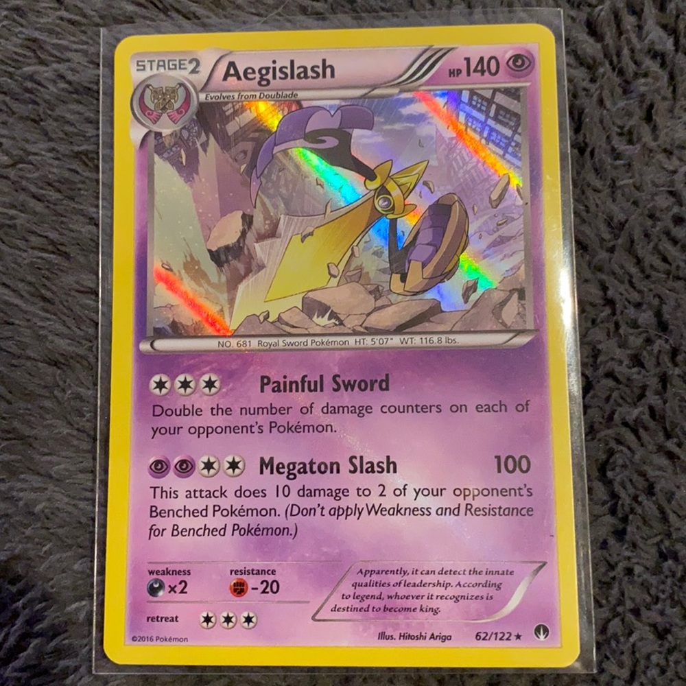 Rare Holographic Aegislash Pokémon Card 62/122
